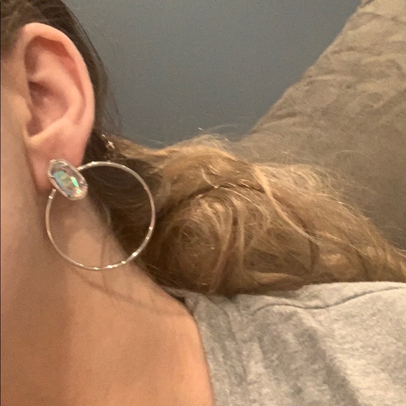 KENDRA SCOTT SILVER HOOPS - Picture 4 of 4